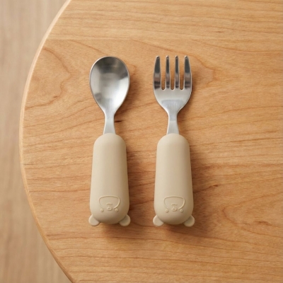 Set de cubiertos cuchara y tenedor Yum beige