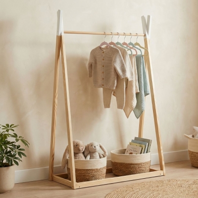 Perchero infantil con forma de tipi